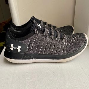 Under Armour Men’s size 9.5 slingride black shoe
